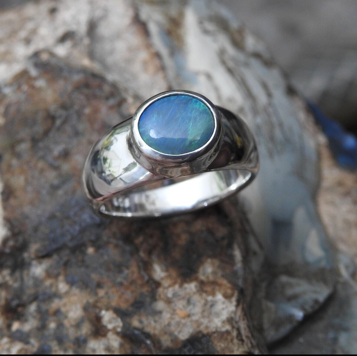 Cardwell Breeze ~ 1.6ct Solid Lightning Ridge Opal 925 Silver Ring