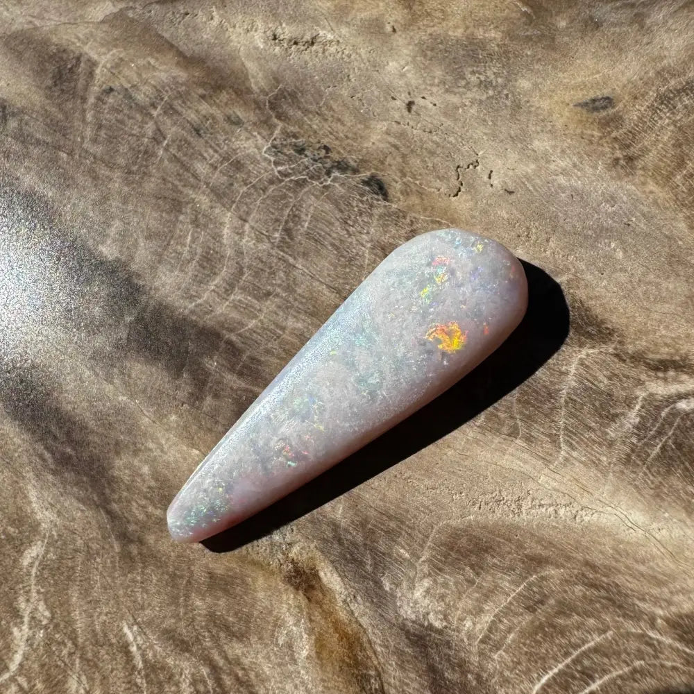 Iridescent white opal cabochon from Coober Pedy, 2.6 carats, hand-cut gemstone