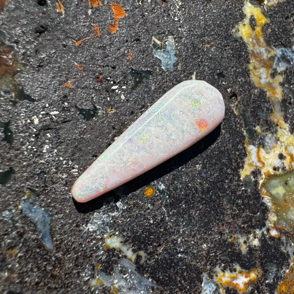 Iridescent white opal cabochon in Coober Pedy Opal 2.6 carat solid hand-cut jewelry