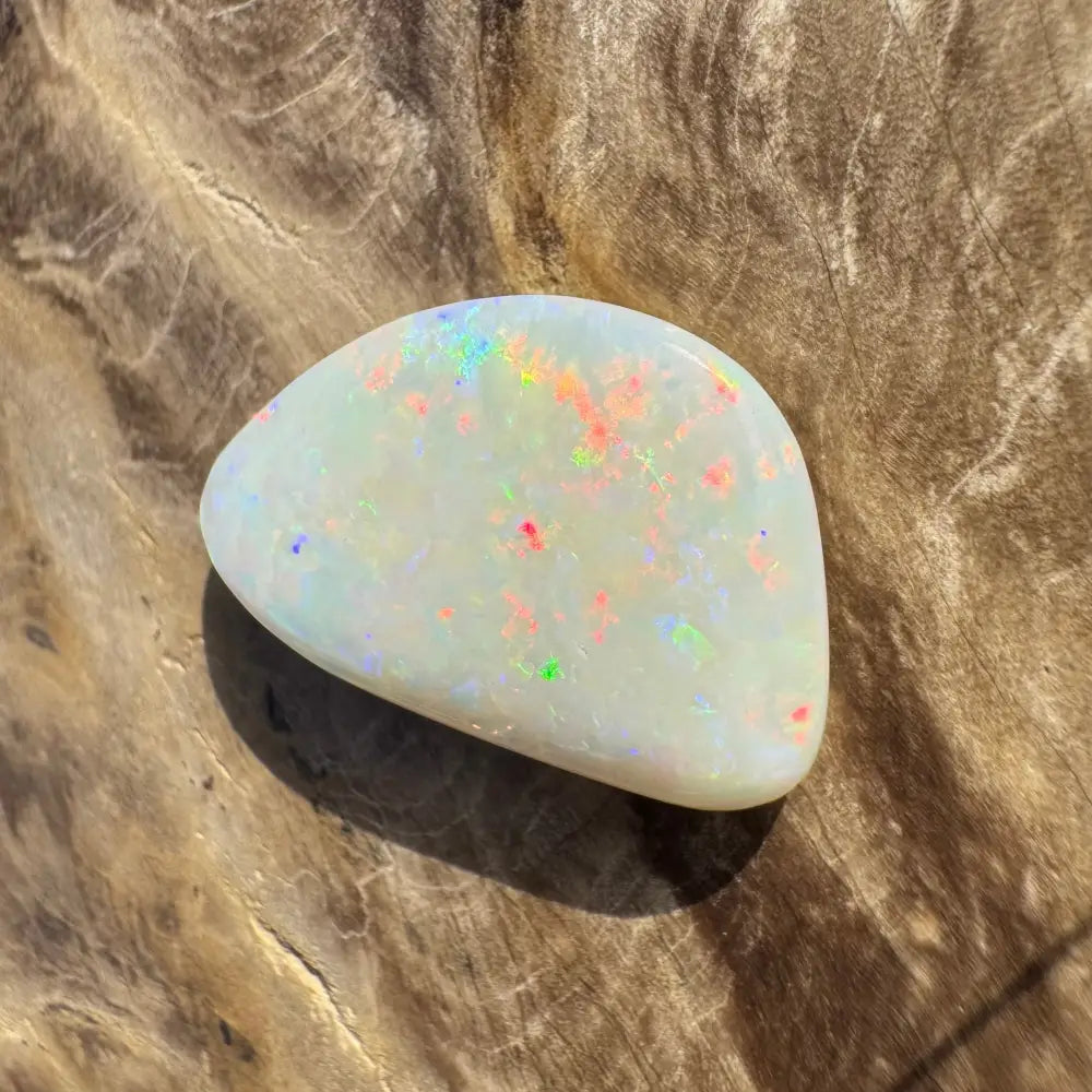 Iridescent white opal gemstone from Coober Pedy, 8.4 carats, solid hand-cut