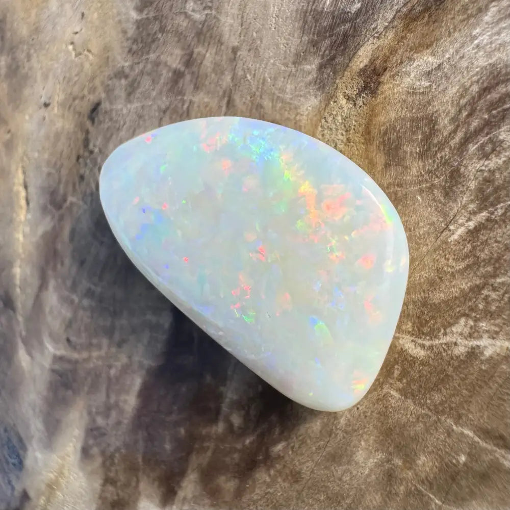 Iridescent white opal gemstone from Coober Pedy, 8.4 carats, solid hand-cut