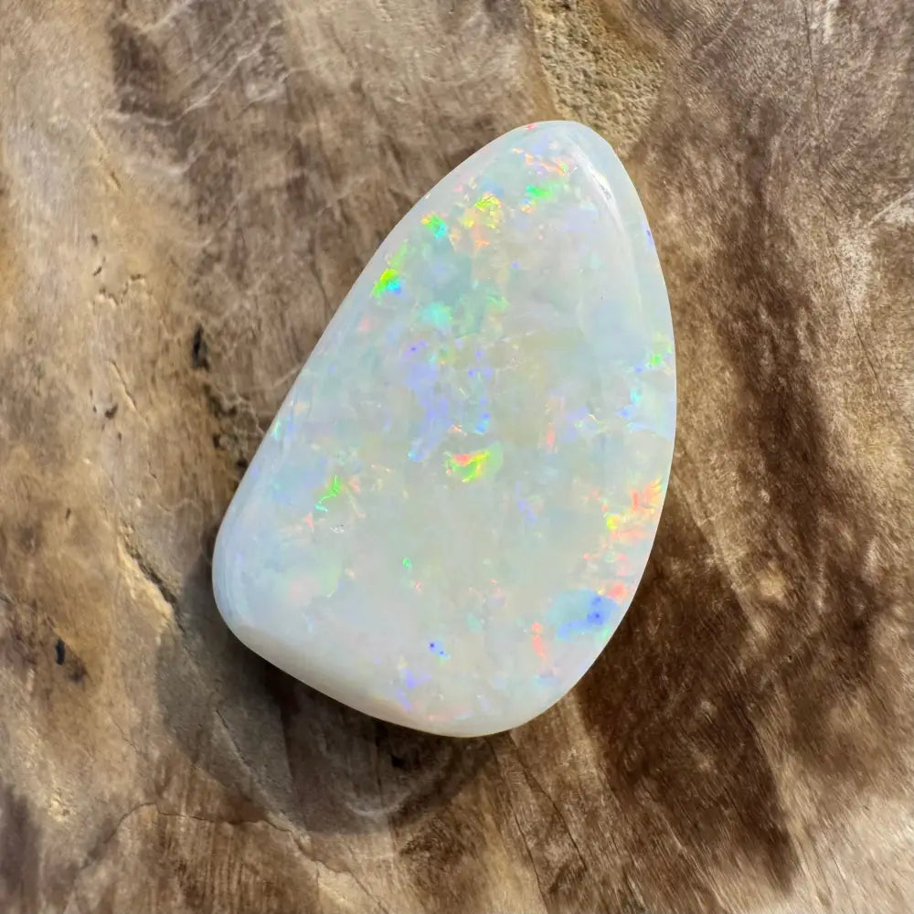 Iridescent white opal gemstone from Coober Pedy, 8.4 carats, solid hand-cut