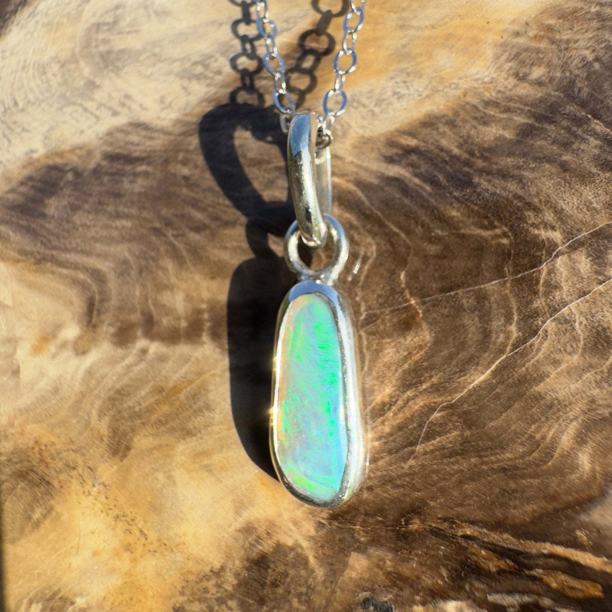 Cowrie Point Tide – 1ct Solid Lightning Ridge Opal 925 Sterling Silver Pendant Necklace
