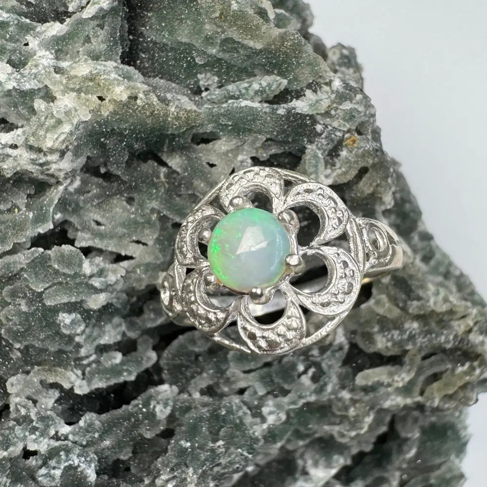 Silver ring with iridescent Lightning Ridge Opal from Daintree Jewel in size L 1/2