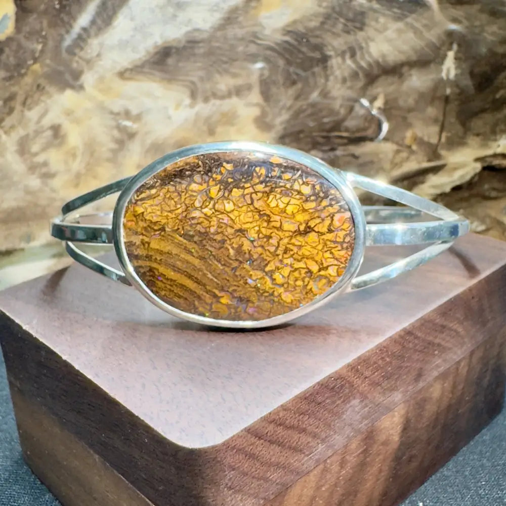 Silver bracelet with oval amber stone.