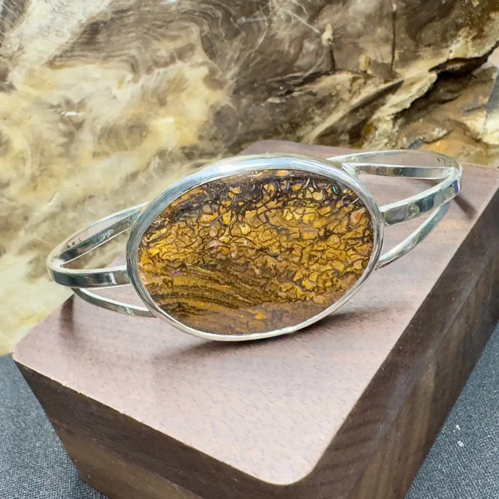 Silver bracelet with oval amber stone.