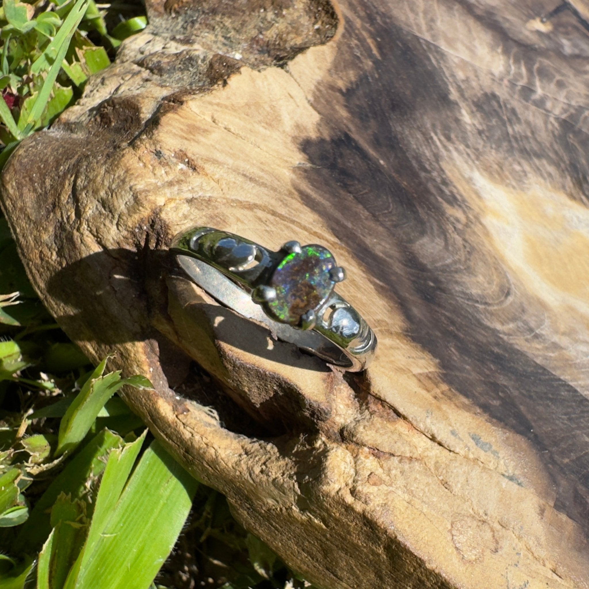 Flinders Ranges Rose Ridge – 0.9ct Queensland Boulder Opal Ring