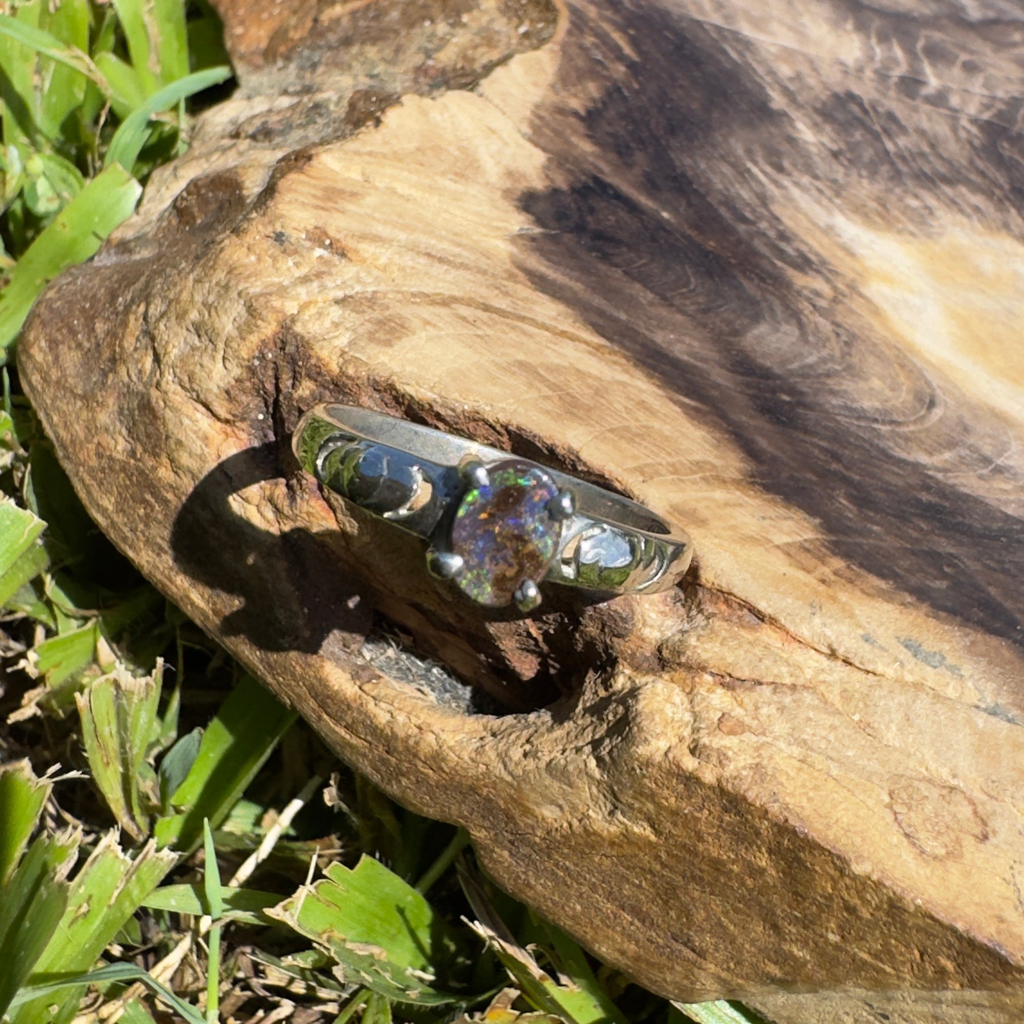 Flinders Ranges Rose Ridge – 0.9ct Queensland Boulder Opal Ring