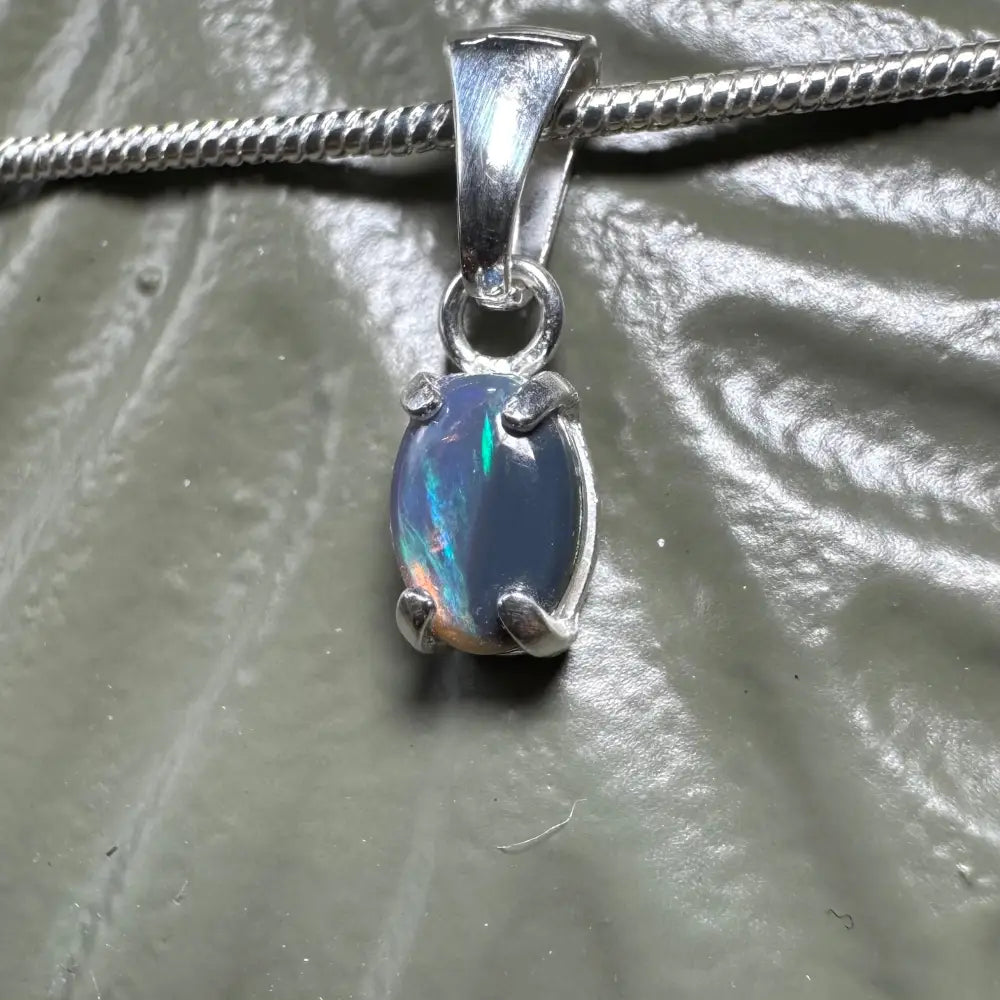 Silver opal pendant from Great Barrier Radiance featuring a 0.6ct Lightning Ridge Opal