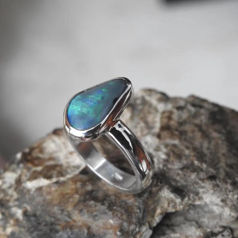Gunnedah Shadow – 2.5ct Solid Lightning Ridge Semi Black Opal 925 Sterling Silver Ring