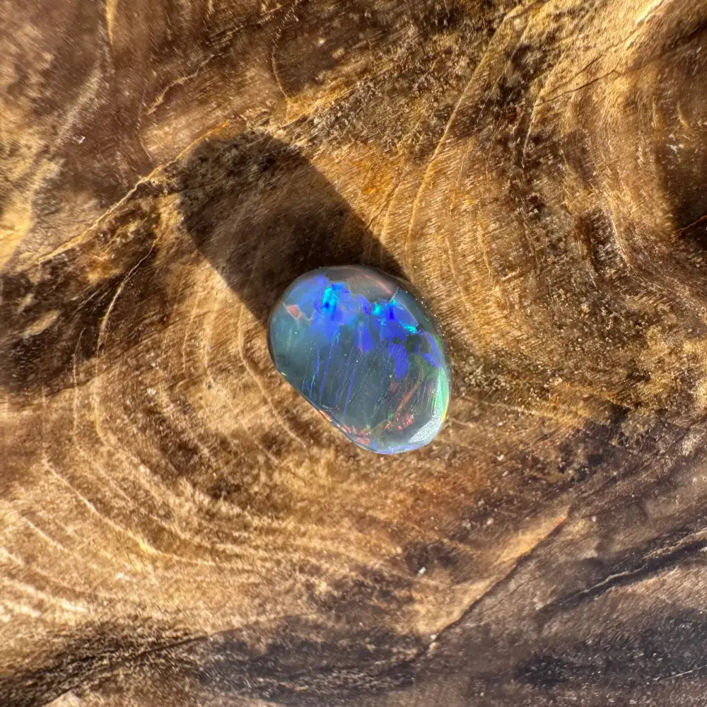 Iridescent blue and green opal from Hand-Cut Solid Lightning Ridge Black Opal 0.9carat