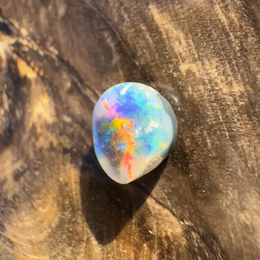 Iridescent opal gemstone from Hand-Cut Solid Lightning Ridge Black Opal 0.9carat