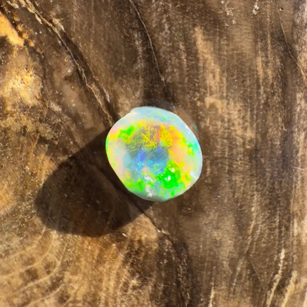 Iridescent opal cabochon displays vibrant color play in the Lightning Ridge Black Opal 0.9 carat jewelry piece