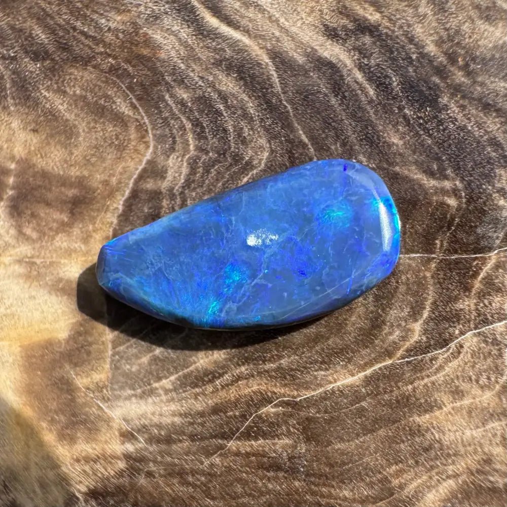 Hand - Cut Solid Lightning Ridge Black Opal 2.0carat