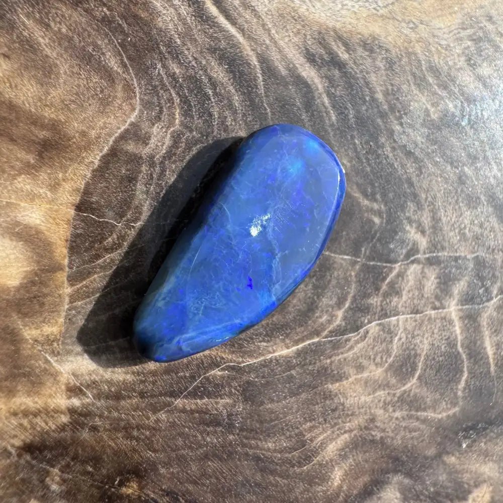 Hand - Cut Solid Lightning Ridge Black Opal 2.0carat