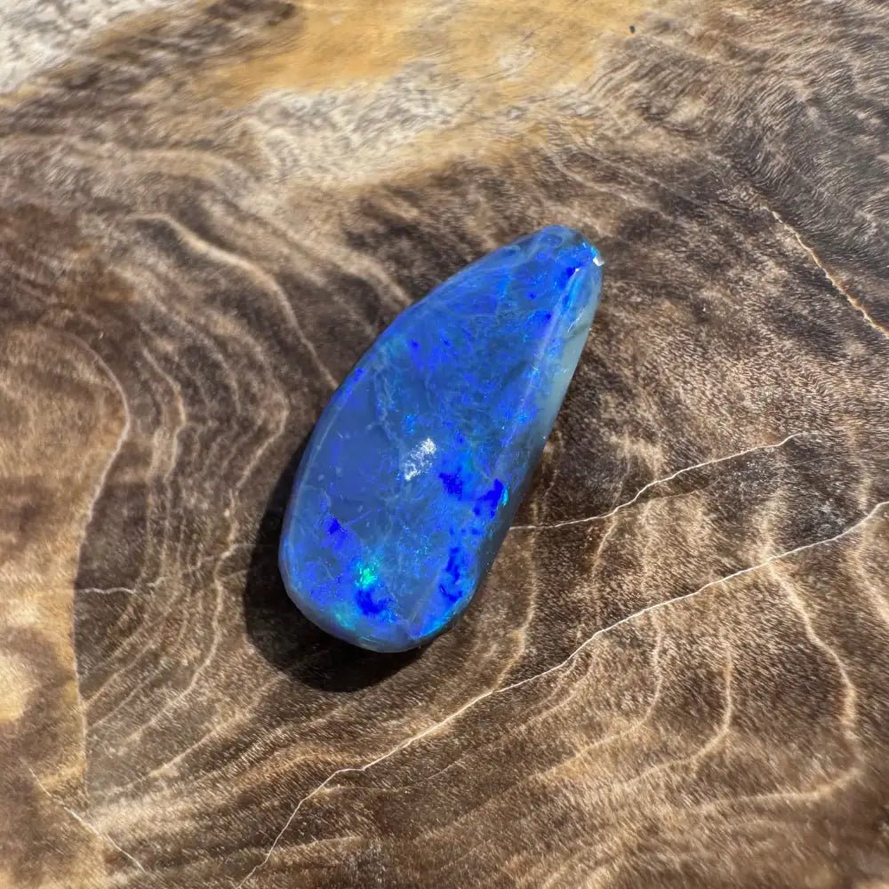 Hand - Cut Solid Lightning Ridge Black Opal 2.0carat