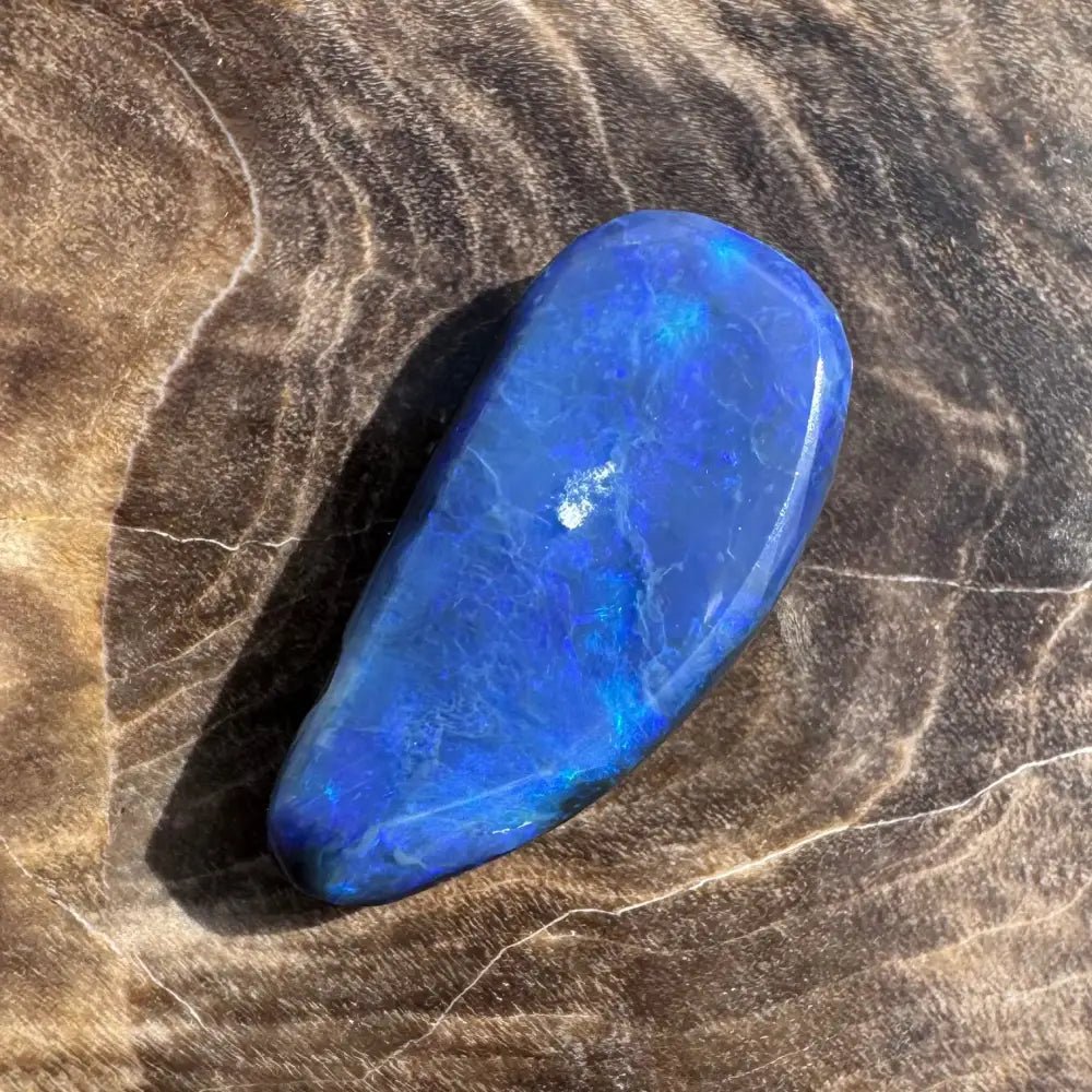 Hand - Cut Solid Lightning Ridge Black Opal 2.0carat