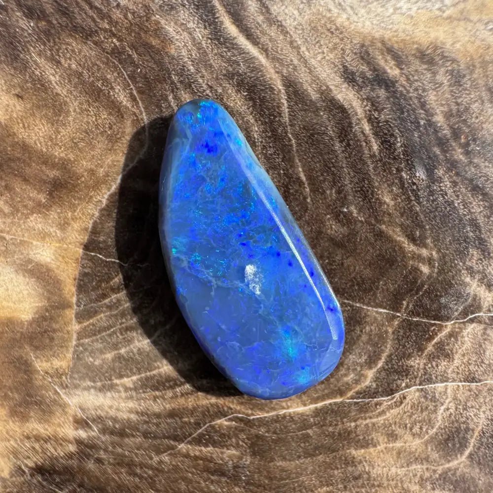 Hand - Cut Solid Lightning Ridge Black Opal 2.0carat