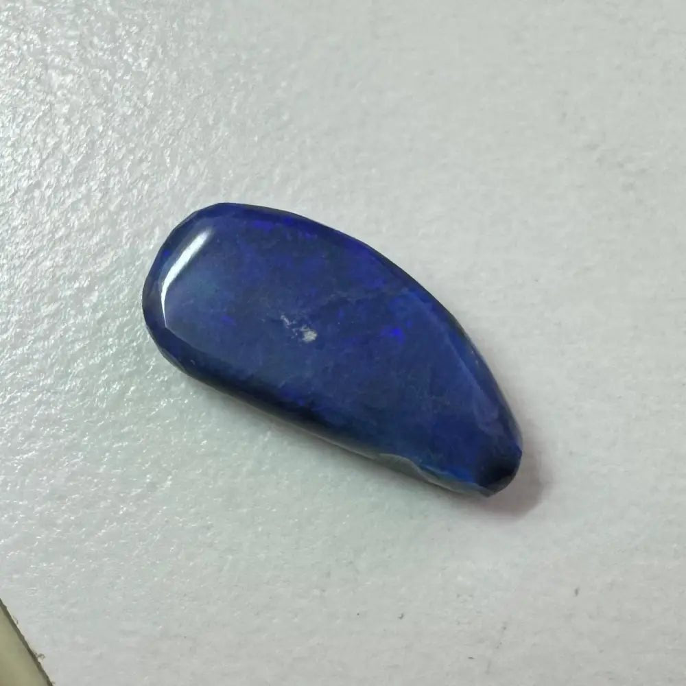 Hand - Cut Solid Lightning Ridge Black Opal 2.0carat