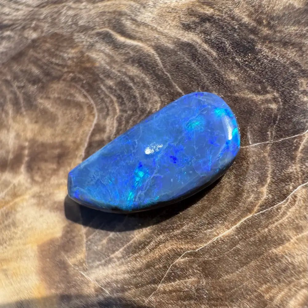 Hand - Cut Solid Lightning Ridge Black Opal 2.0carat