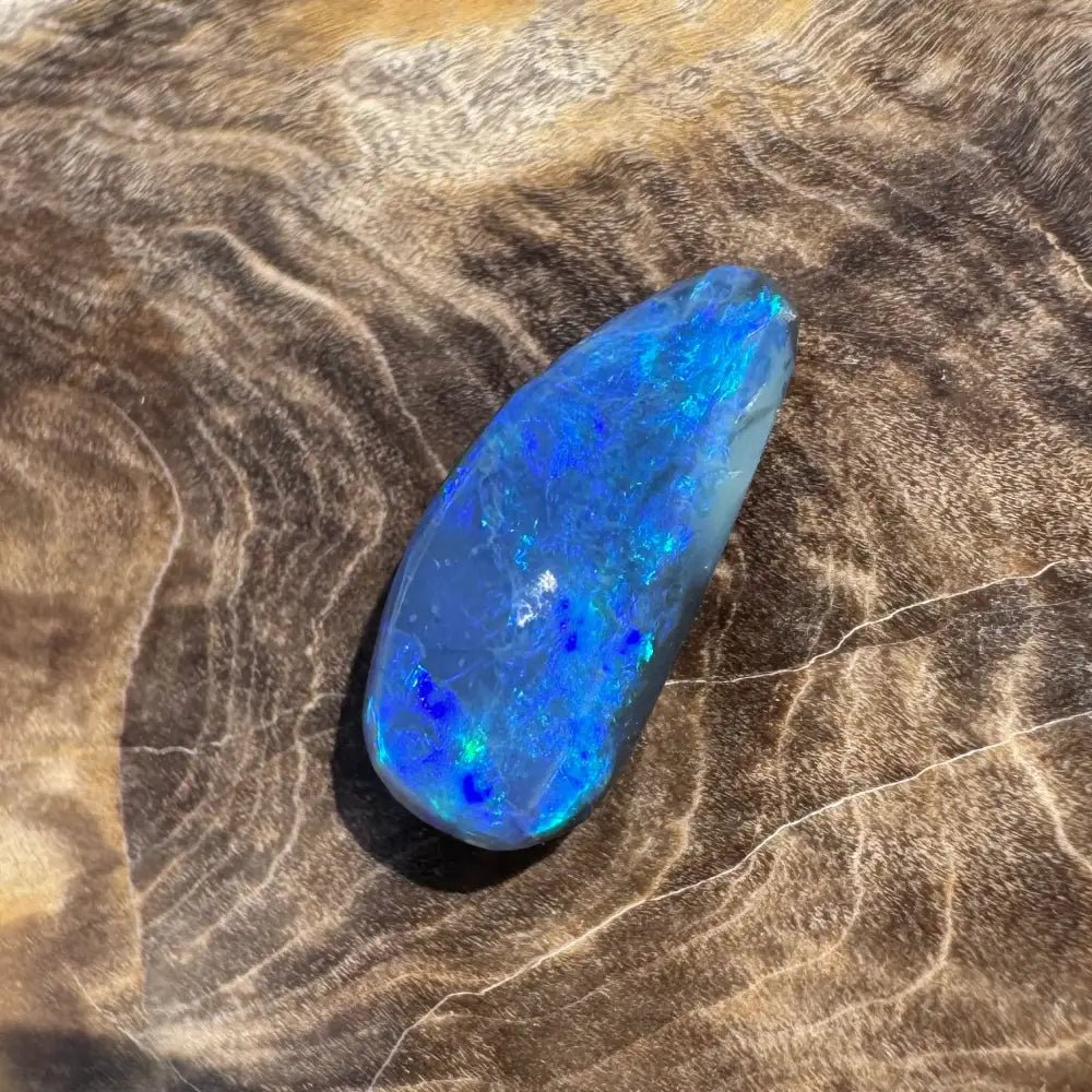 Hand - Cut Solid Lightning Ridge Black Opal 2.0carat