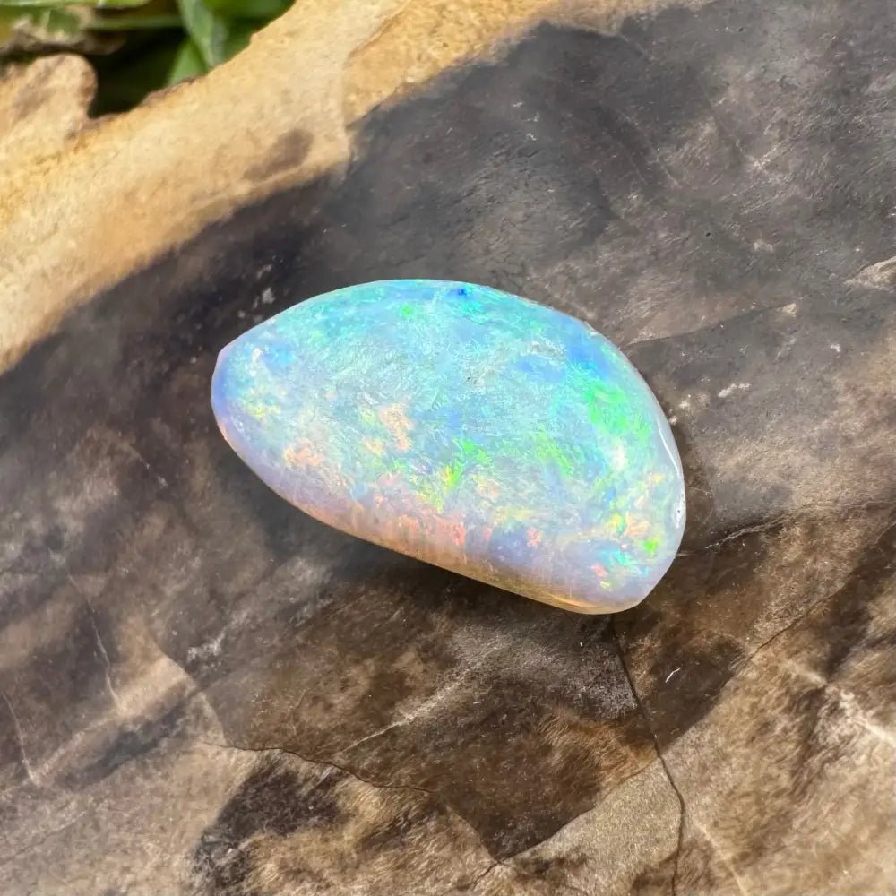 Hand - Cut Solid Lightning Ridge Opal 2.0carat