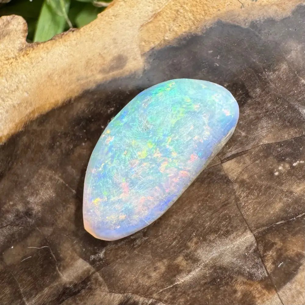 Hand - Cut Solid Lightning Ridge Opal 2.0carat