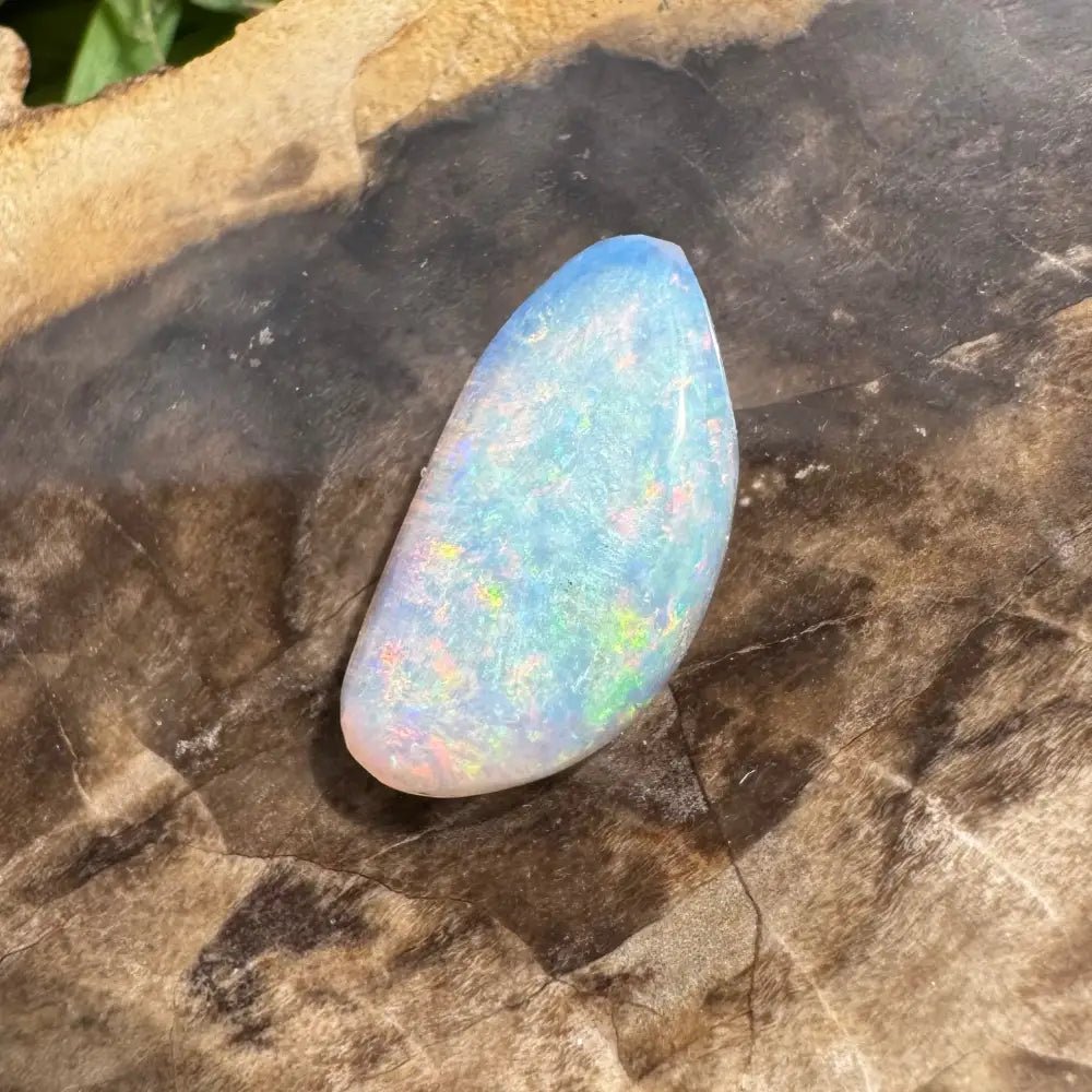 Hand - Cut Solid Lightning Ridge Opal 2.0carat