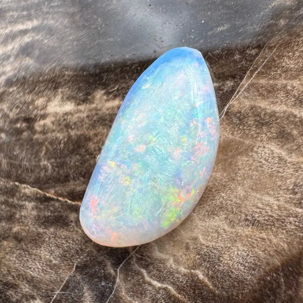 Hand - Cut Solid Lightning Ridge Opal 2.0carat