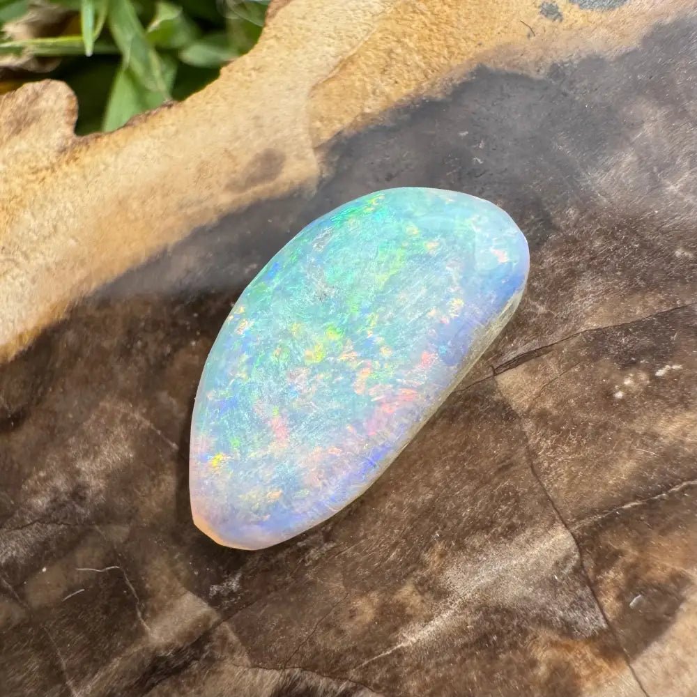 Hand - Cut Solid Lightning Ridge Opal 2.0carat