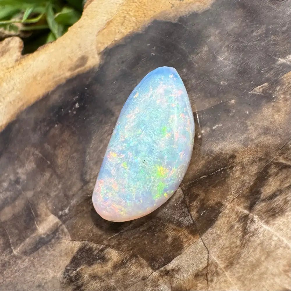 Hand - Cut Solid Lightning Ridge Opal 2.0carat
