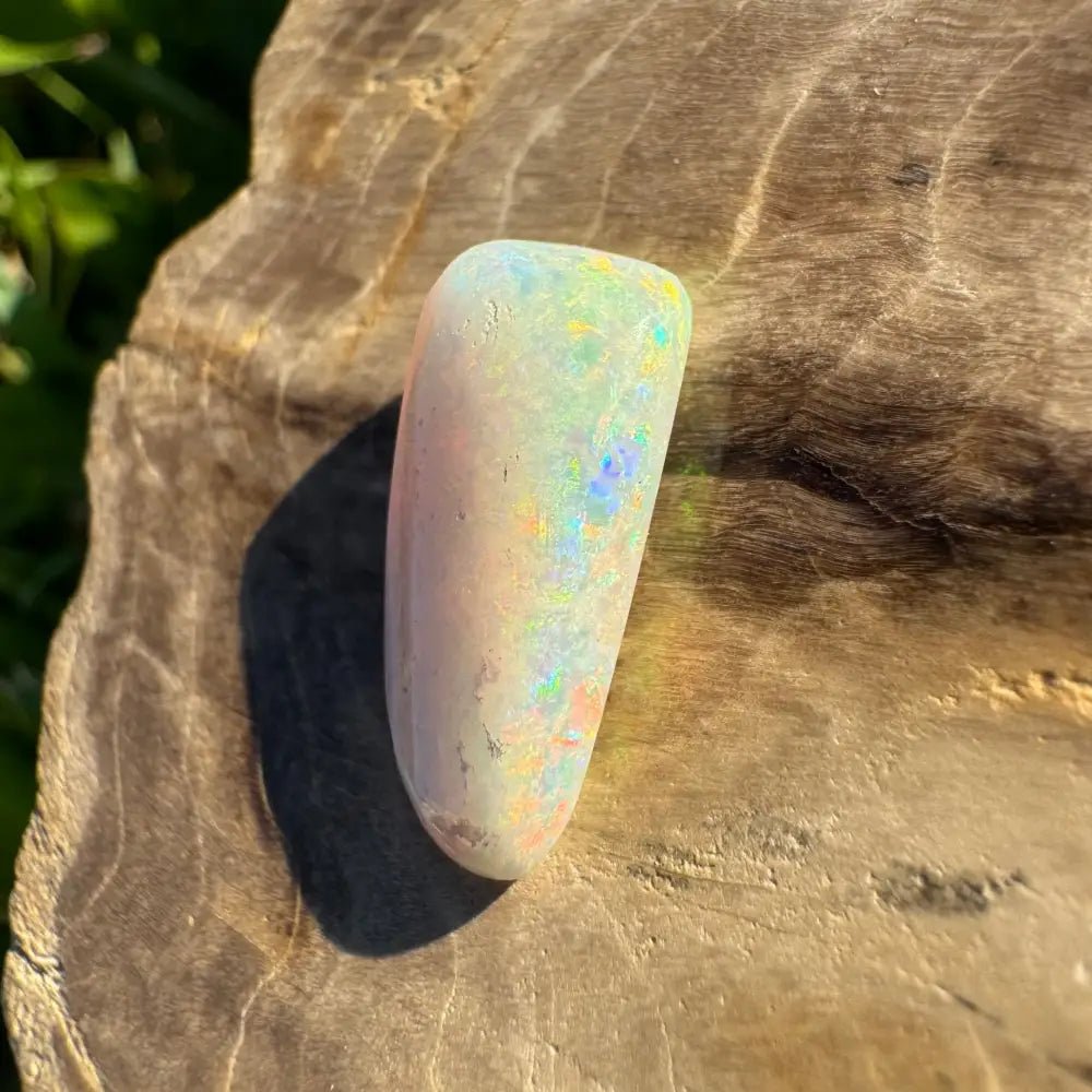Hand - Cut Solid Lightning Ridge Opal 2.5carat