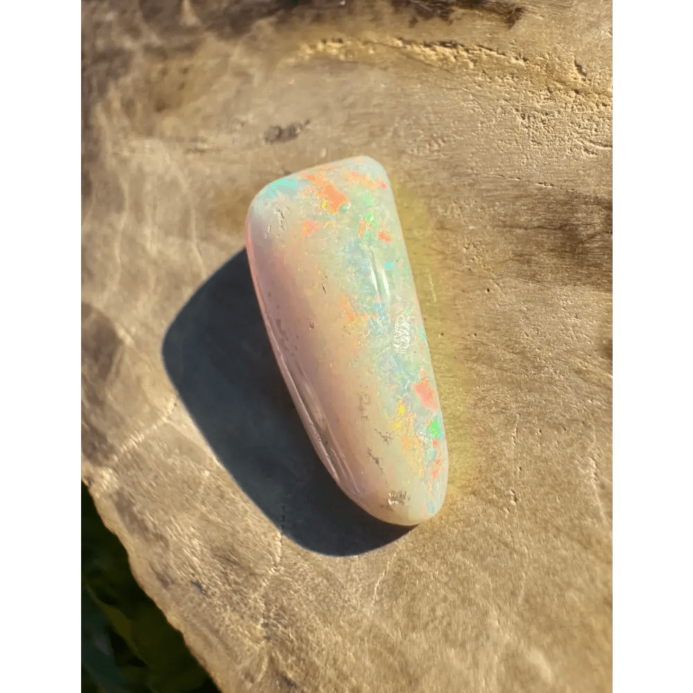 Hand - Cut Solid Lightning Ridge Opal 2.5carat