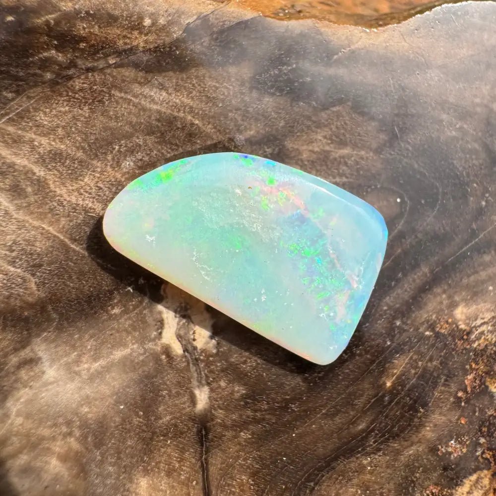 Hand - Cut Solid Lightning Ridge Opal 3.2carat