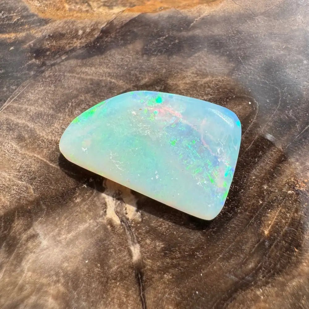 Hand - Cut Solid Lightning Ridge Opal 3.2carat