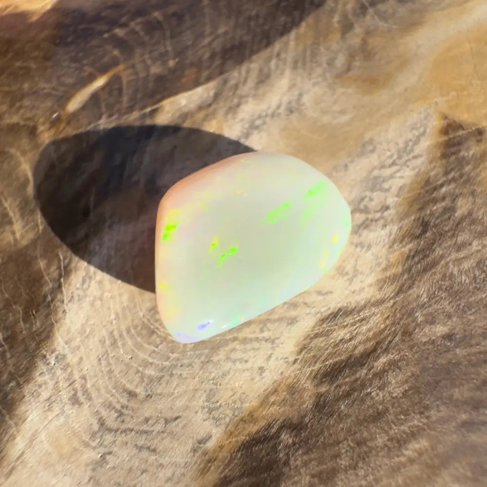 Iridescent Opal gemstone from Lightning Ridge displayed in Hand-Cut Solid Opal 4.1 carats