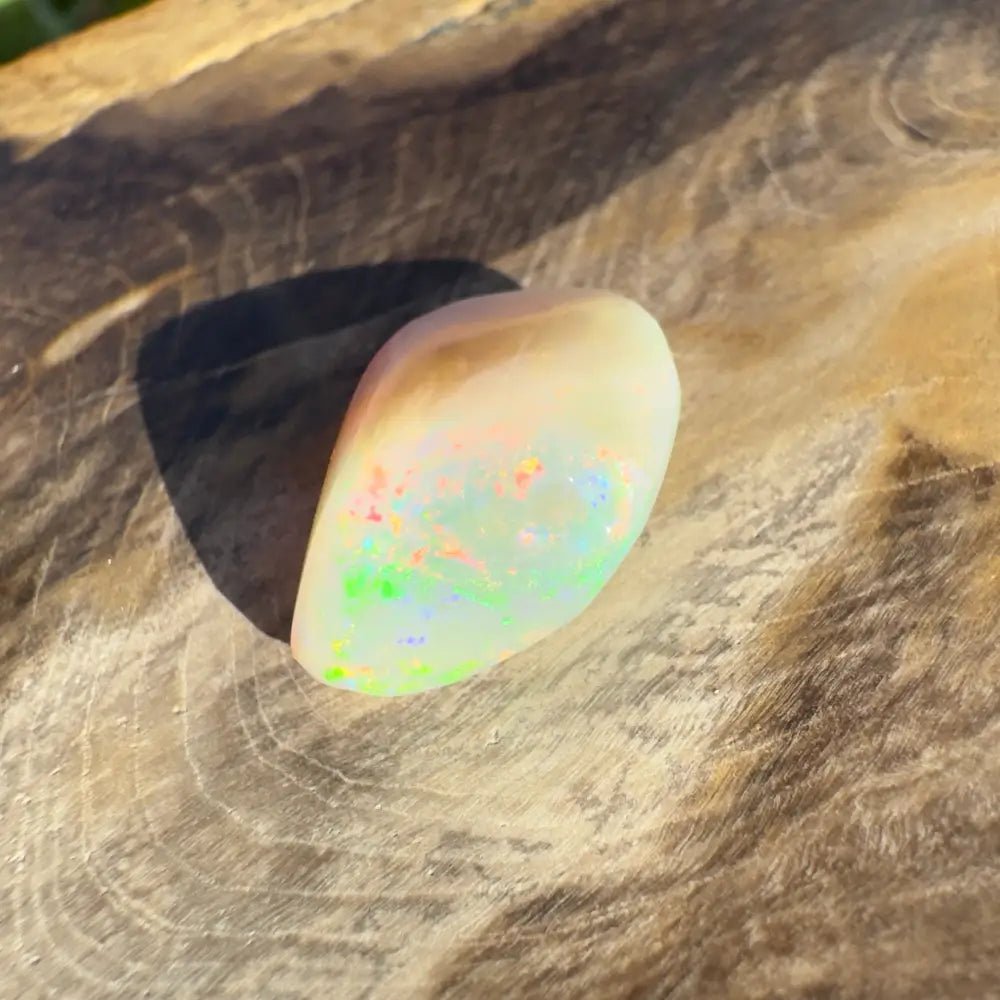 Hand - Cut Solid Lightning Ridge Opal 4.1carat