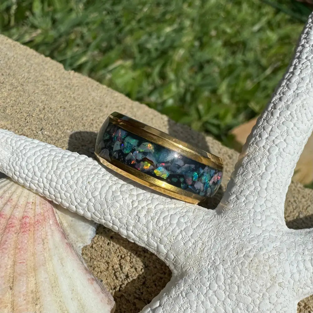 Gold ring with iridescent Australian Opal inlay in handcrafted design for size L