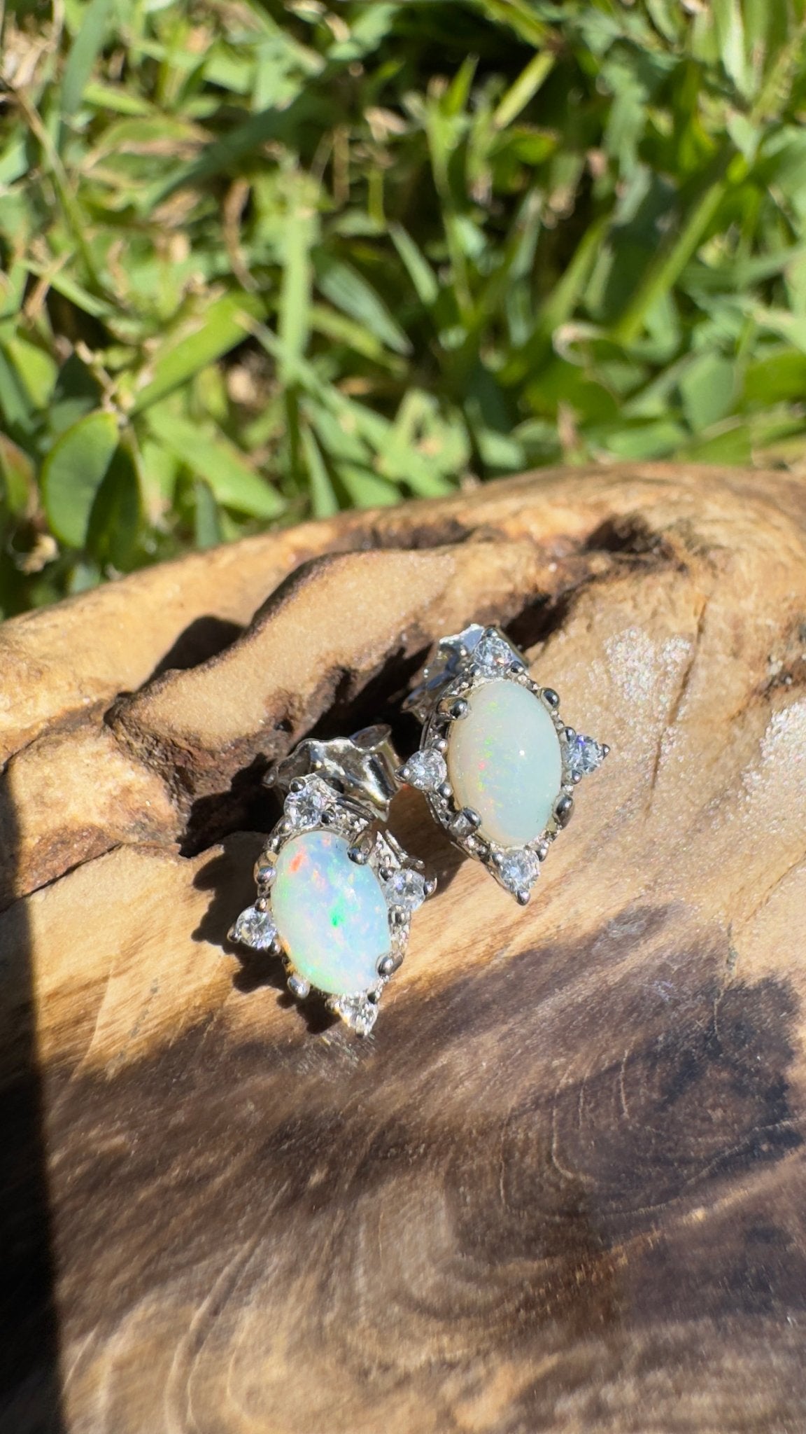 Kosciuszko Light - 0.6ct Coober Pedy Opal 925 Silver Earrings