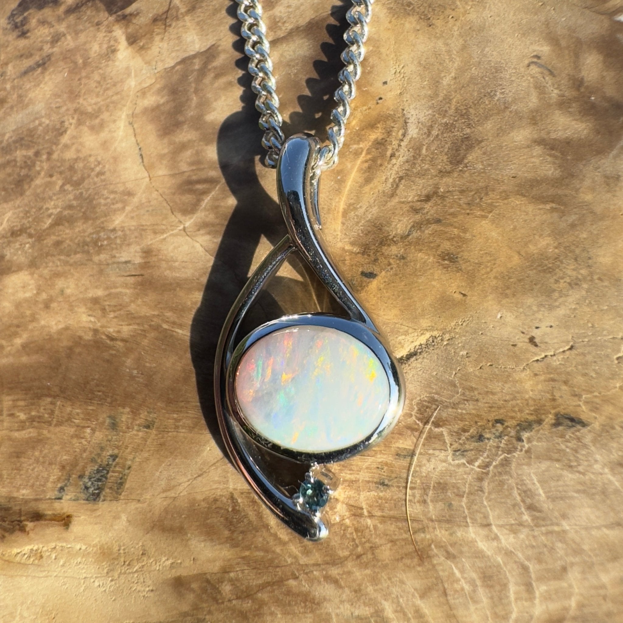 Larapinta Glowpath – 0.85ct Coober Pedy Opal Pendant
