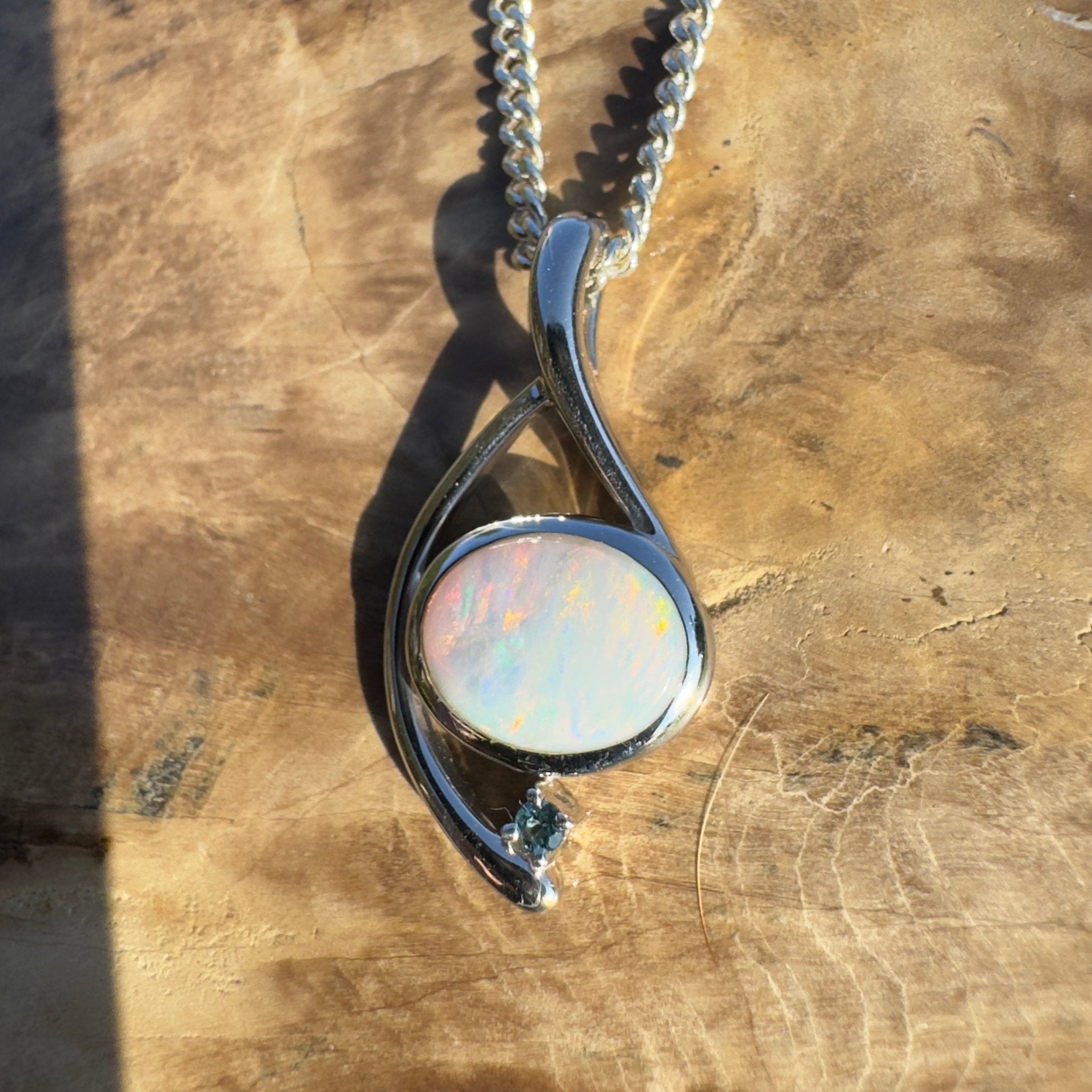 Larapinta Glowpath – 0.85ct Coober Pedy Opal Pendant