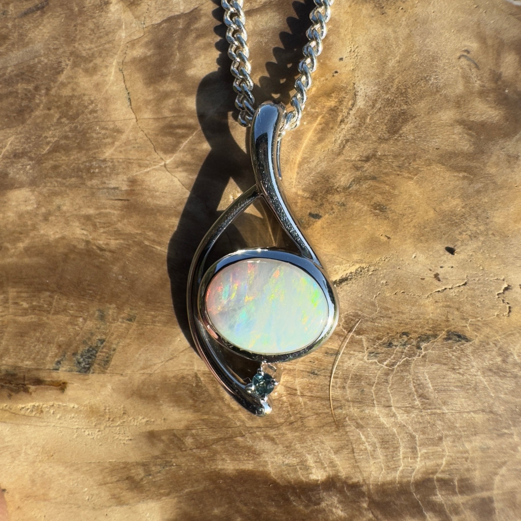 Larapinta Glowpath – 0.85ct Coober Pedy Opal Pendant