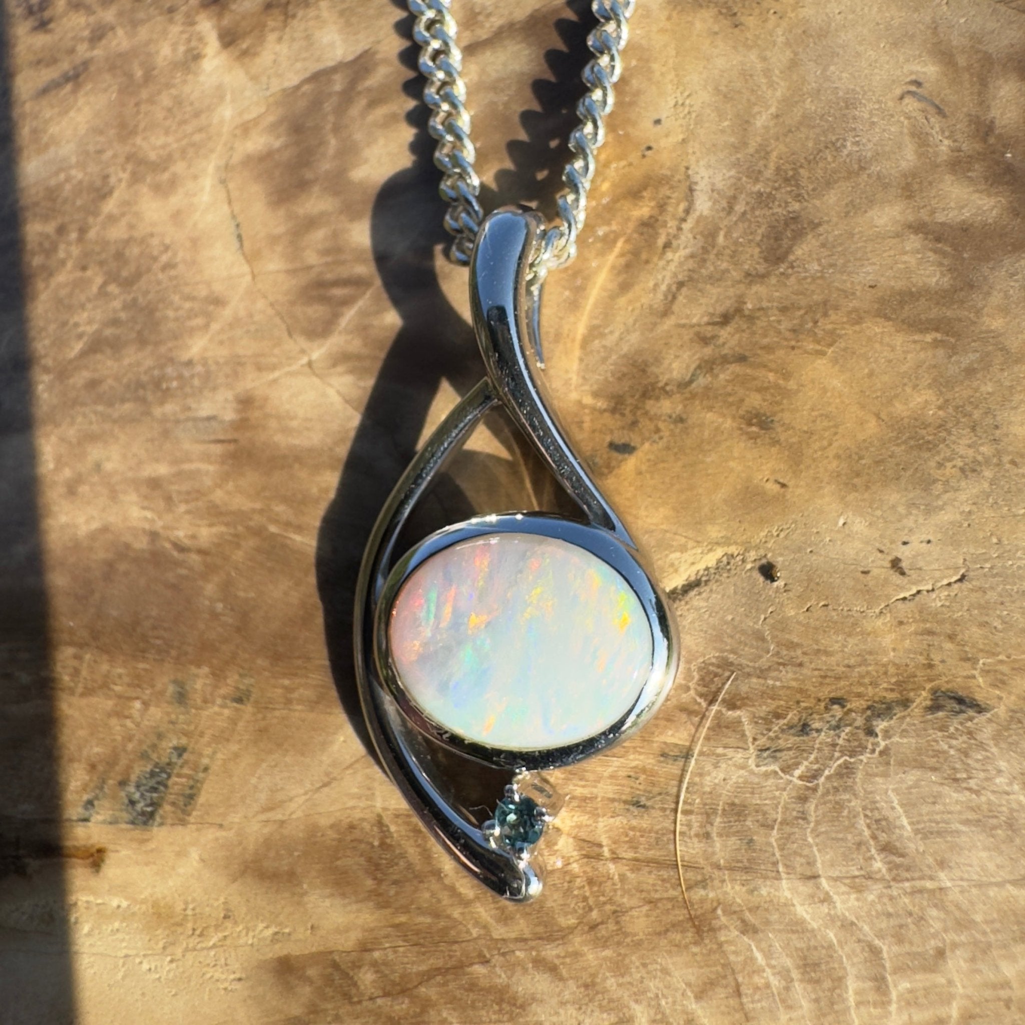 Larapinta Glowpath – 0.85ct Coober Pedy Opal Pendant