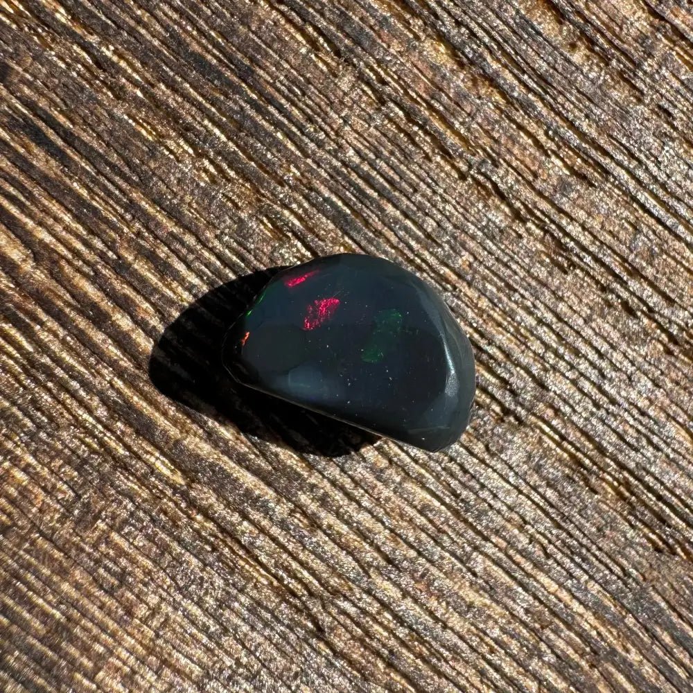 Lightning Ridge Black Opal 1.4carat Solid Hand - Cut