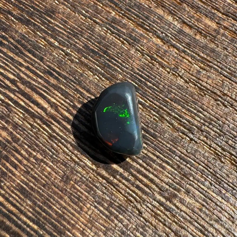 Lightning Ridge Black Opal 1.4carat Solid Hand - Cut