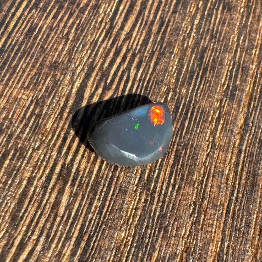 Lightning Ridge Black Opal 1.4carat Solid Hand - Cut