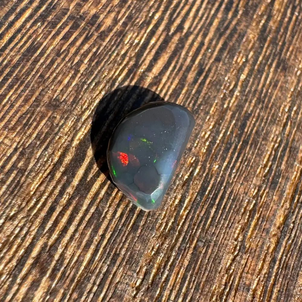 Lightning Ridge Black Opal 1.4carat Solid Hand - Cut