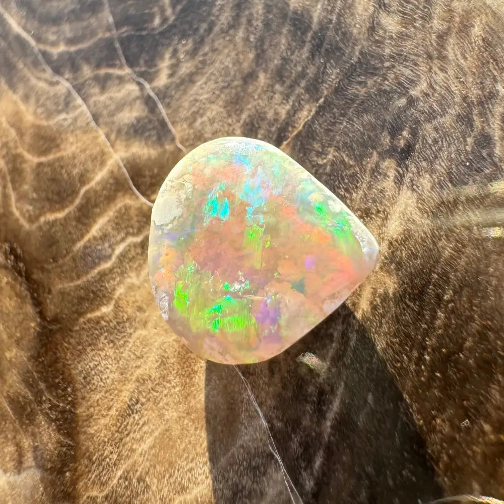 Iridescent opal gemstone from Lightning Ridge 1.6 carats solid hand-cut