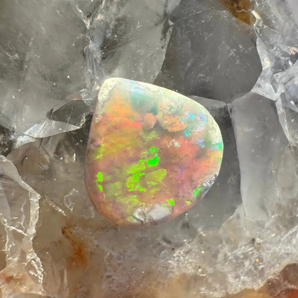 Iridescent opal gemstone from Lightning Ridge, 1.6 carats, hand-cut solid specimen