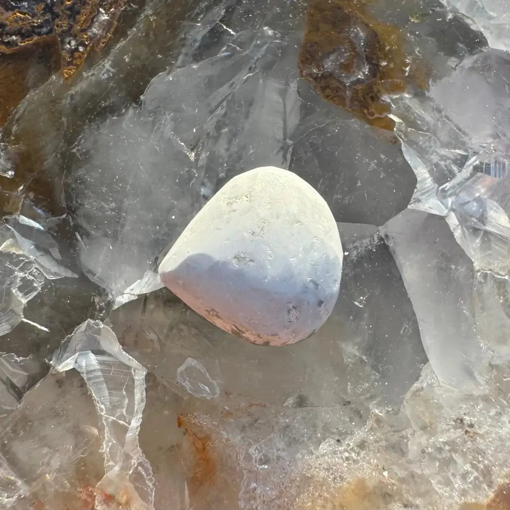 Smooth, light-colored stone from Lightning Ridge Opal 1.6carat solid hand-cut jewelry